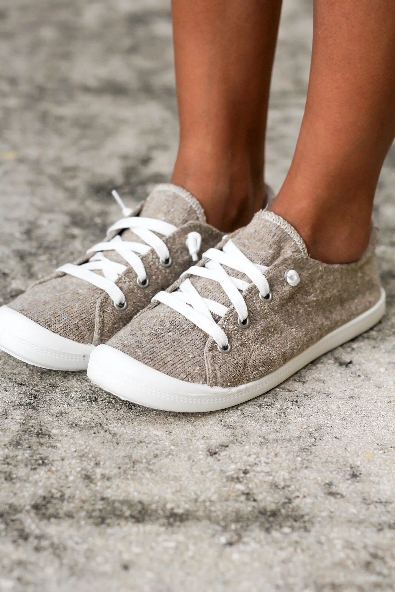 Akira Beige Sneakers
