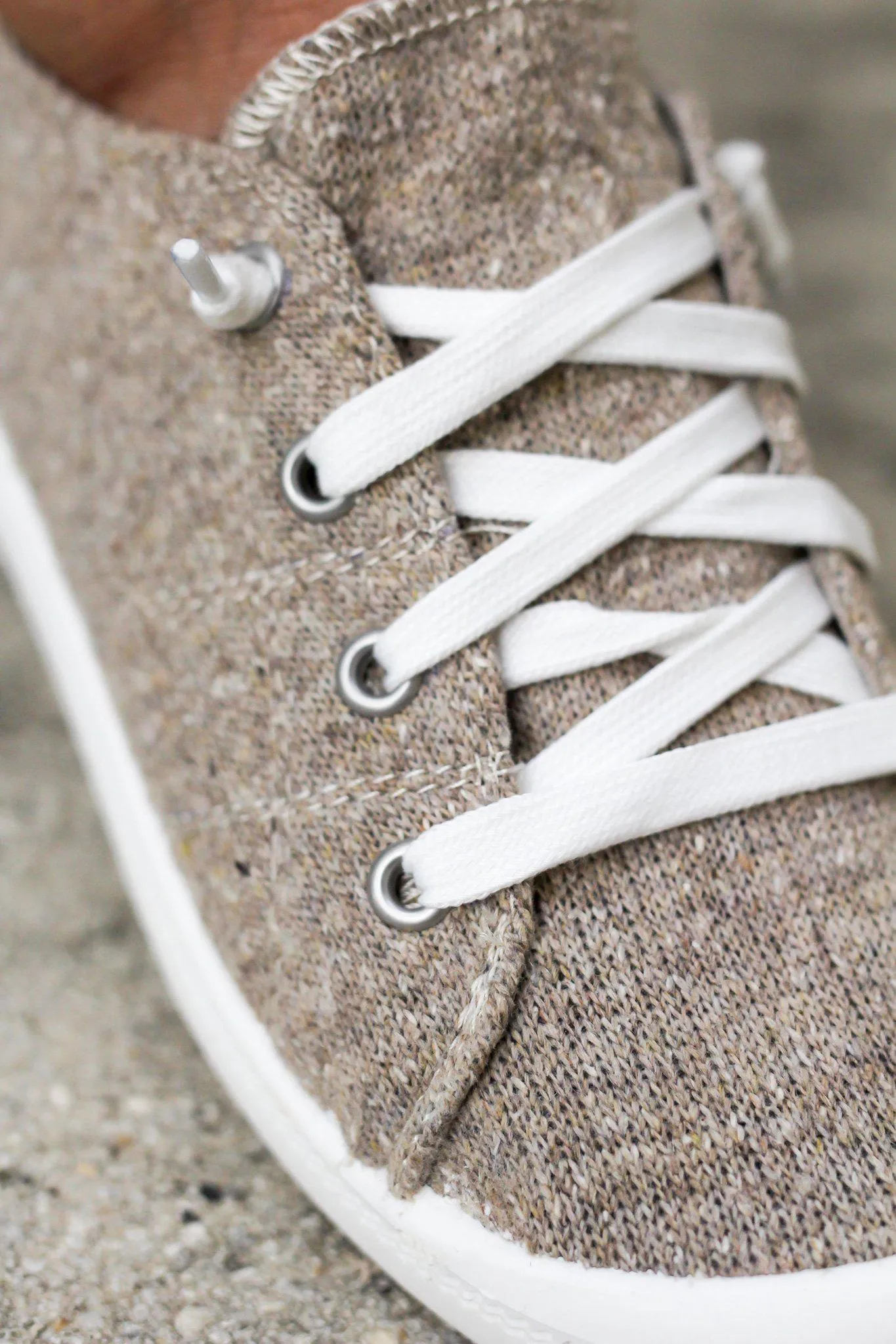 Akira Beige Sneakers