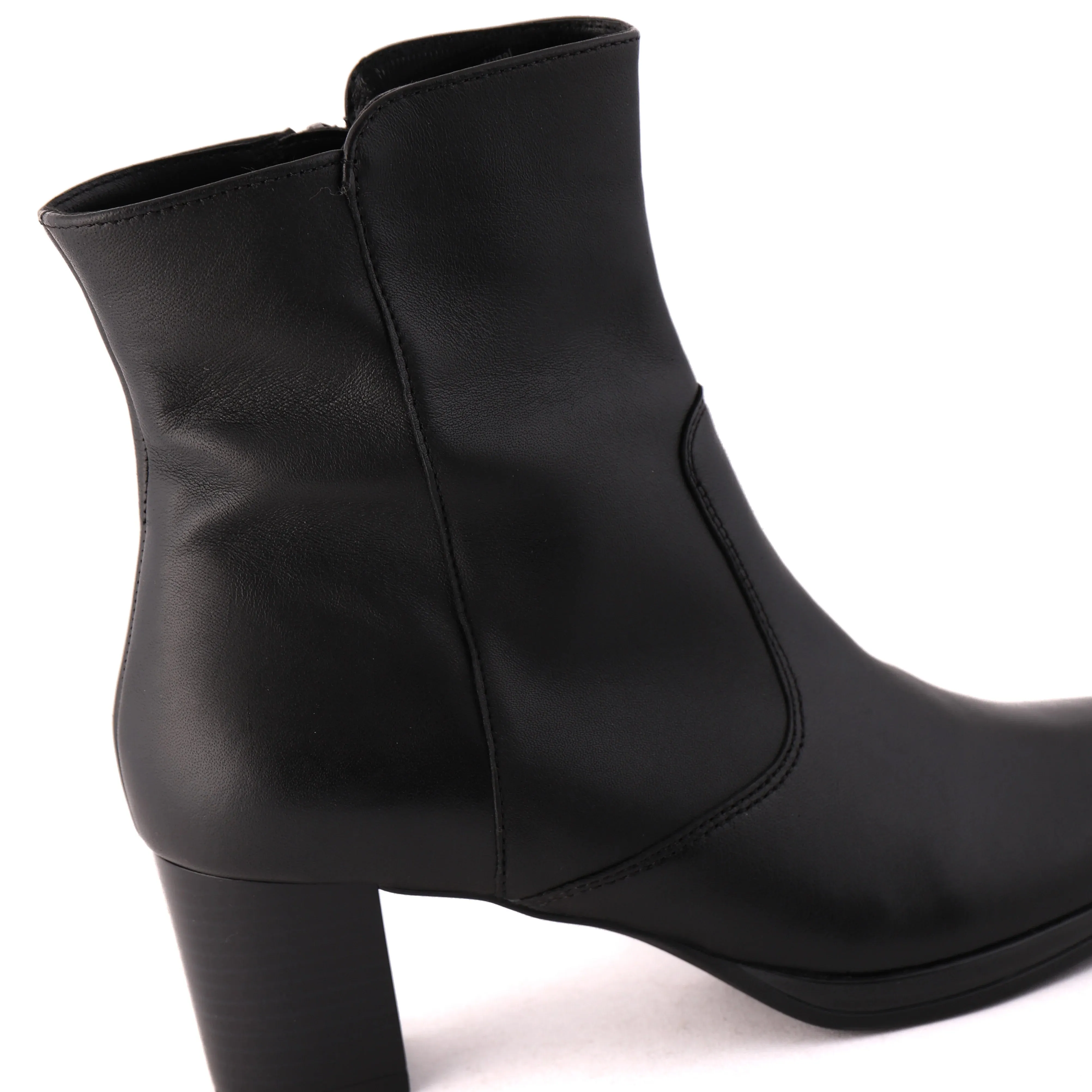 ara 23402 Osmanthus Black Leather Boot