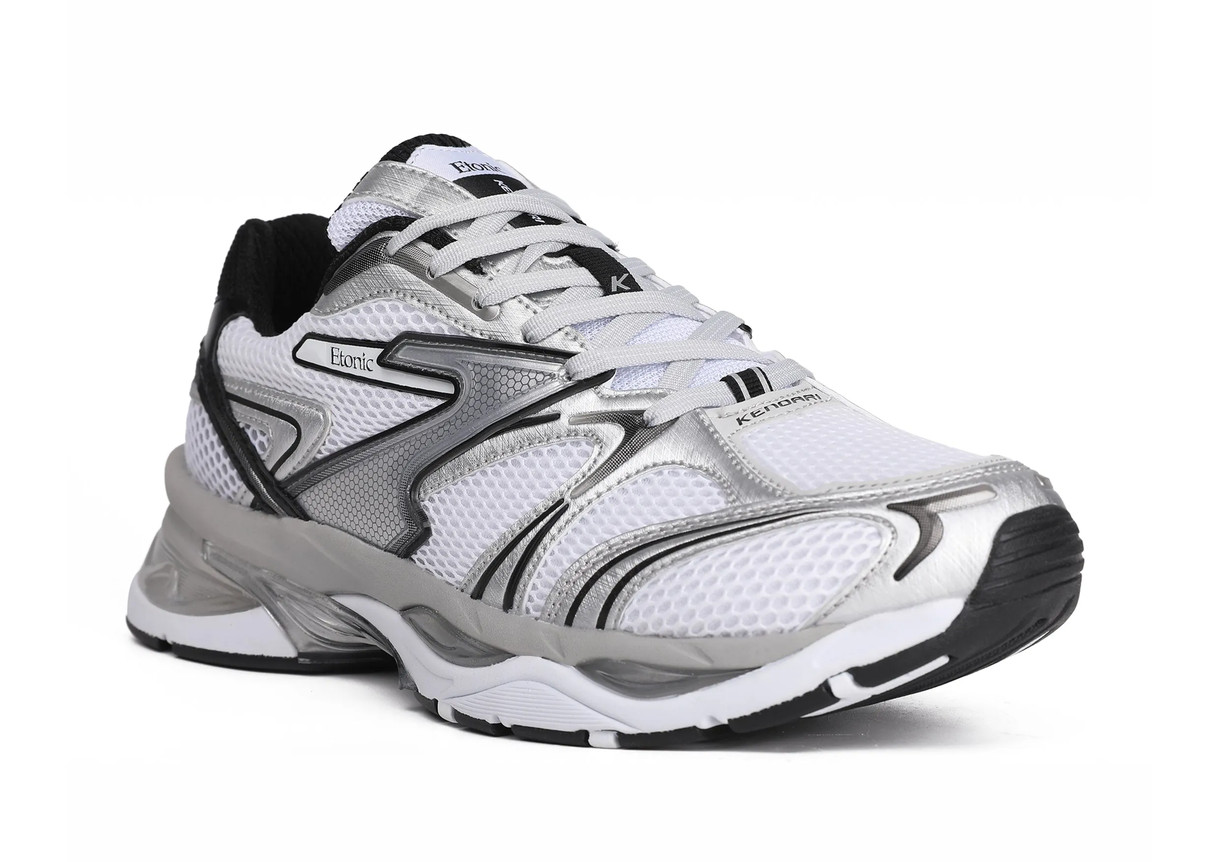 Etonic Kendari 3.0 sneakers in matte silver leather, white mesh and black inserts and details.