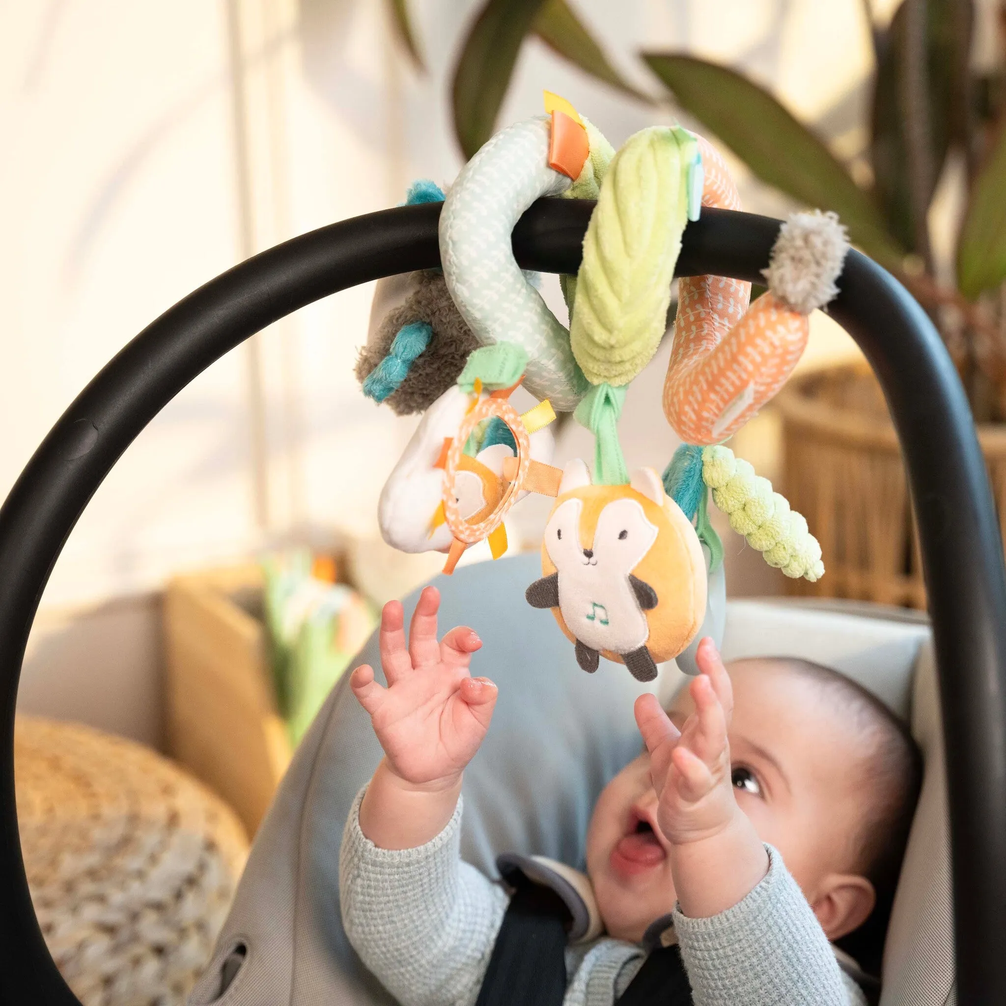 inGenuity - Nally and Friends™ Spiral Activity Toy Bar