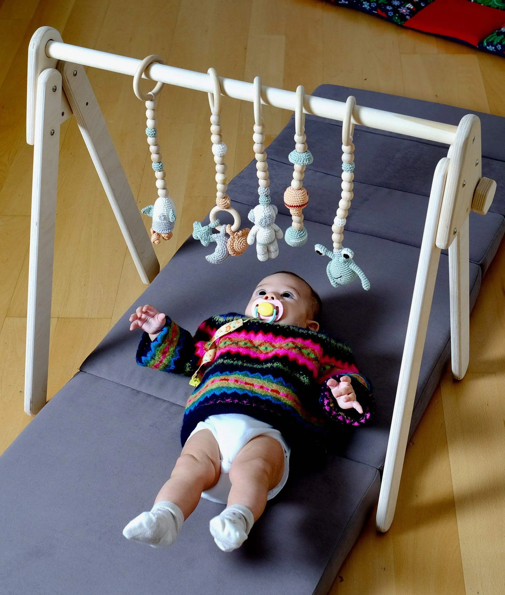 kidodido Hölzerne Baby Turnhalle & Hängespielzeug Set