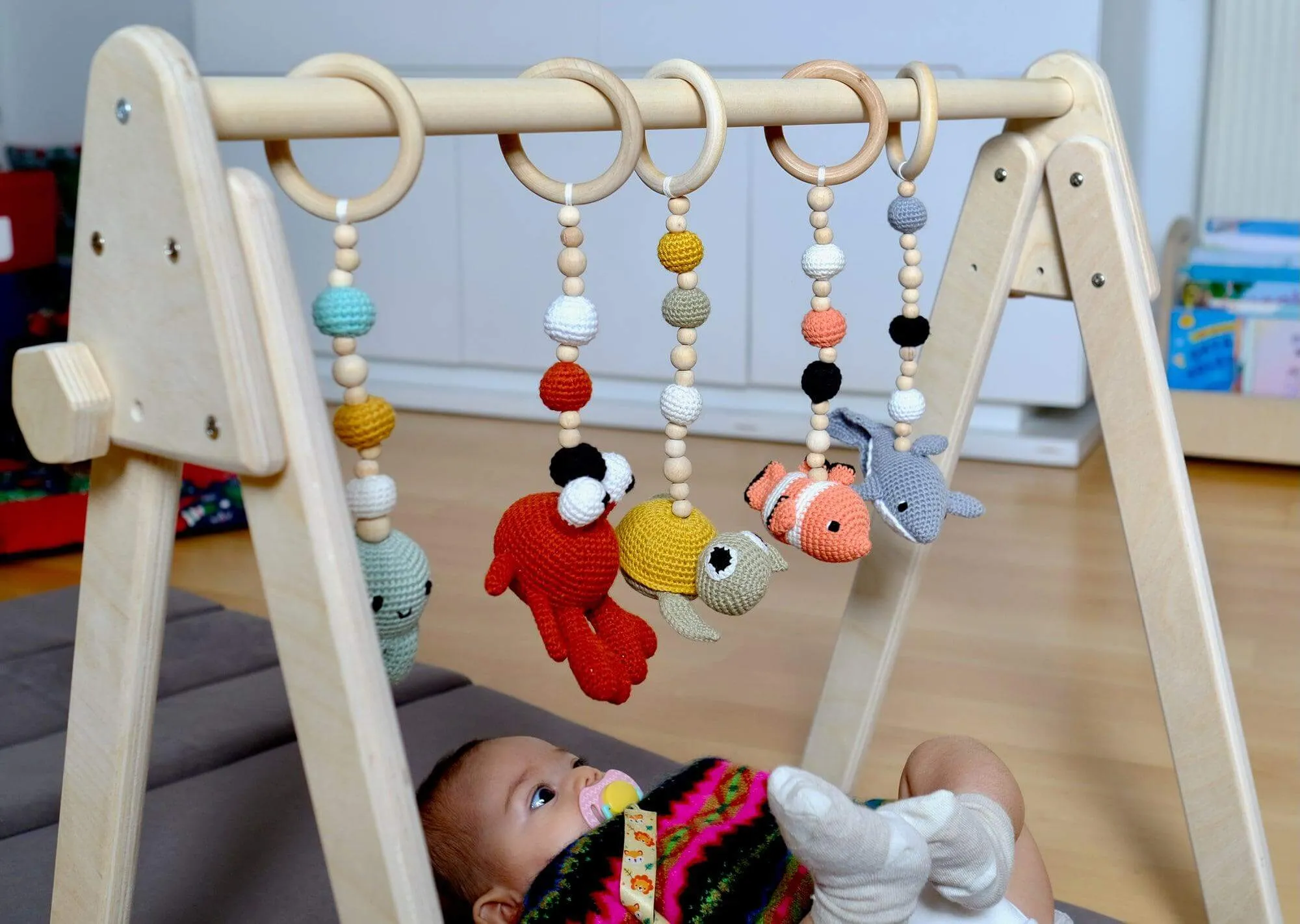 kidodido Hölzerne Baby Turnhalle & Hängespielzeug Set