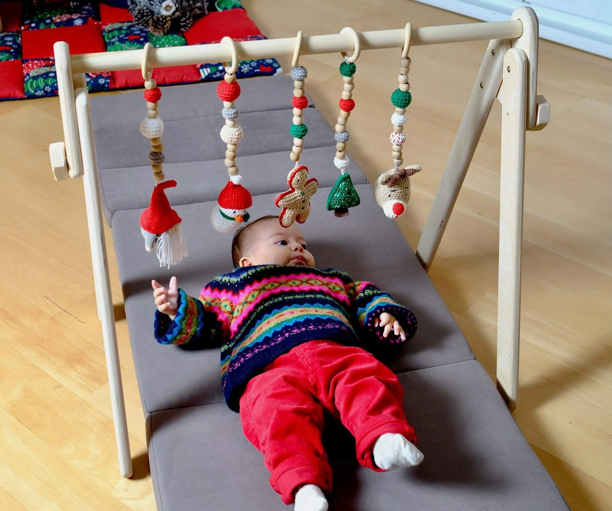 kidodido Hölzerne Baby Turnhalle & Hängespielzeug Set