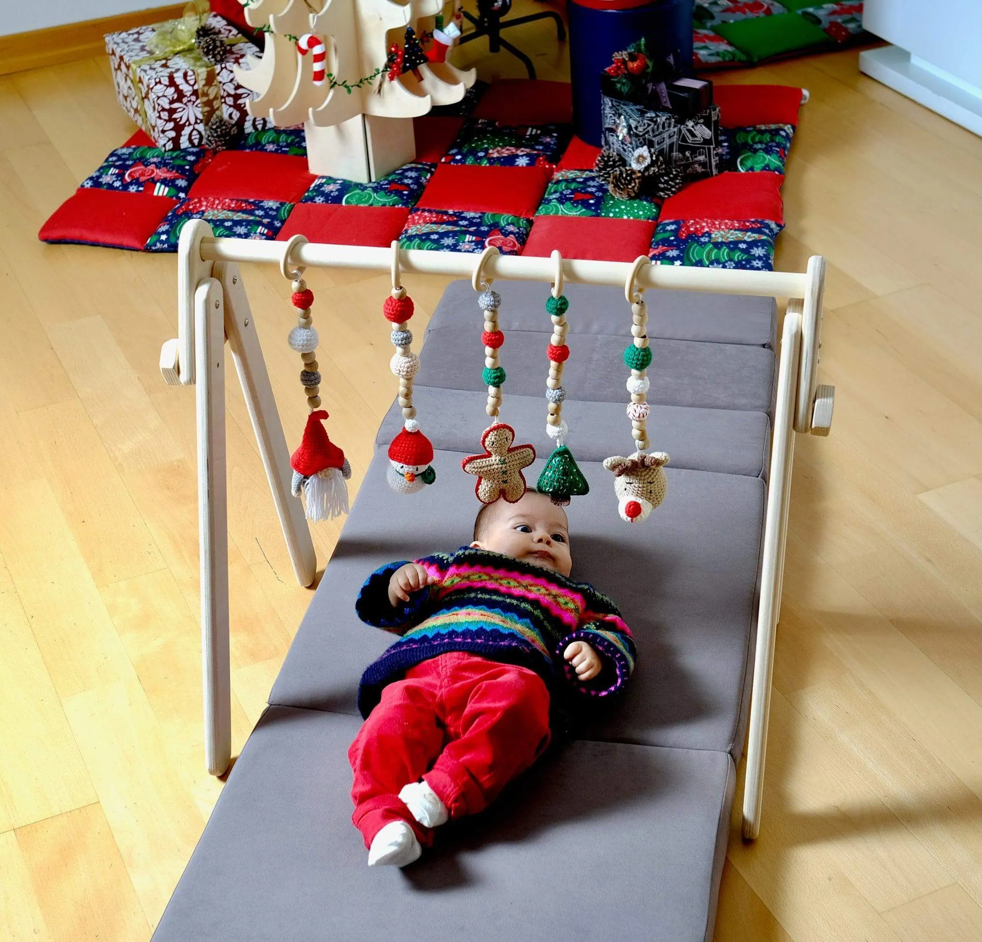 kidodido Hölzerne Baby Turnhalle & Hängespielzeug Set