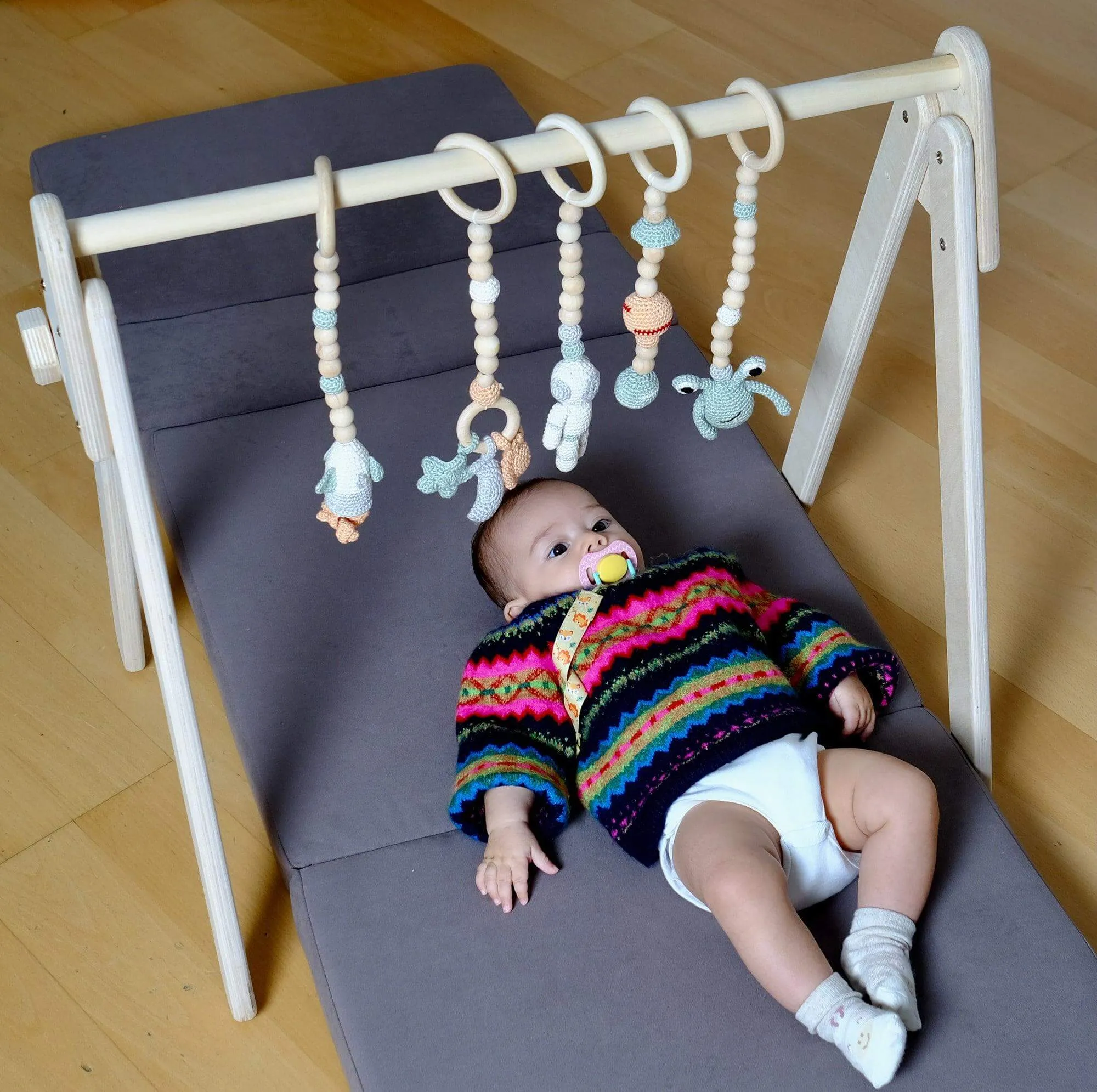 kidodido Hölzerne Baby Turnhalle & Hängespielzeug Set