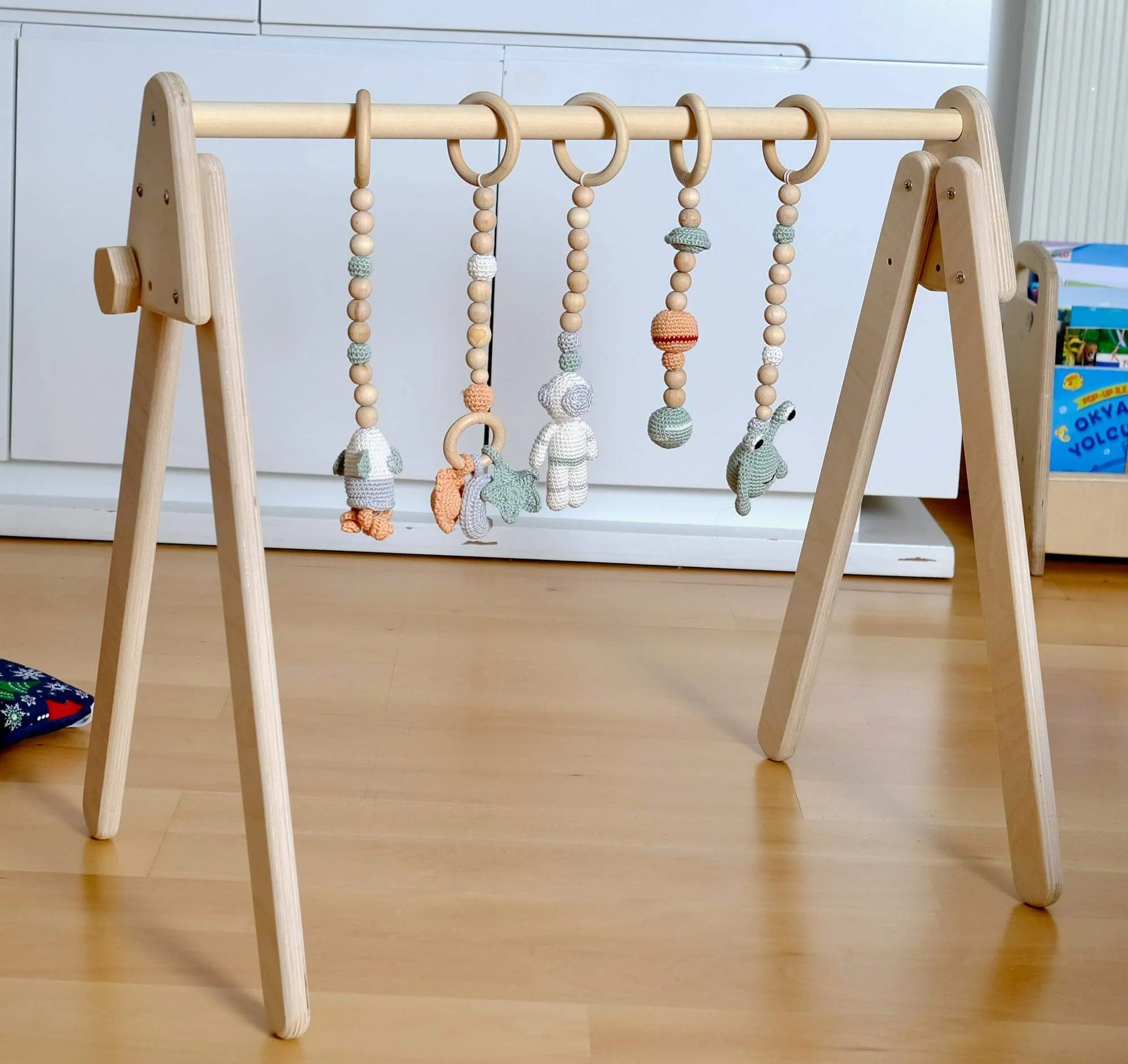 kidodido Hölzerne Baby Turnhalle & Hängespielzeug Set