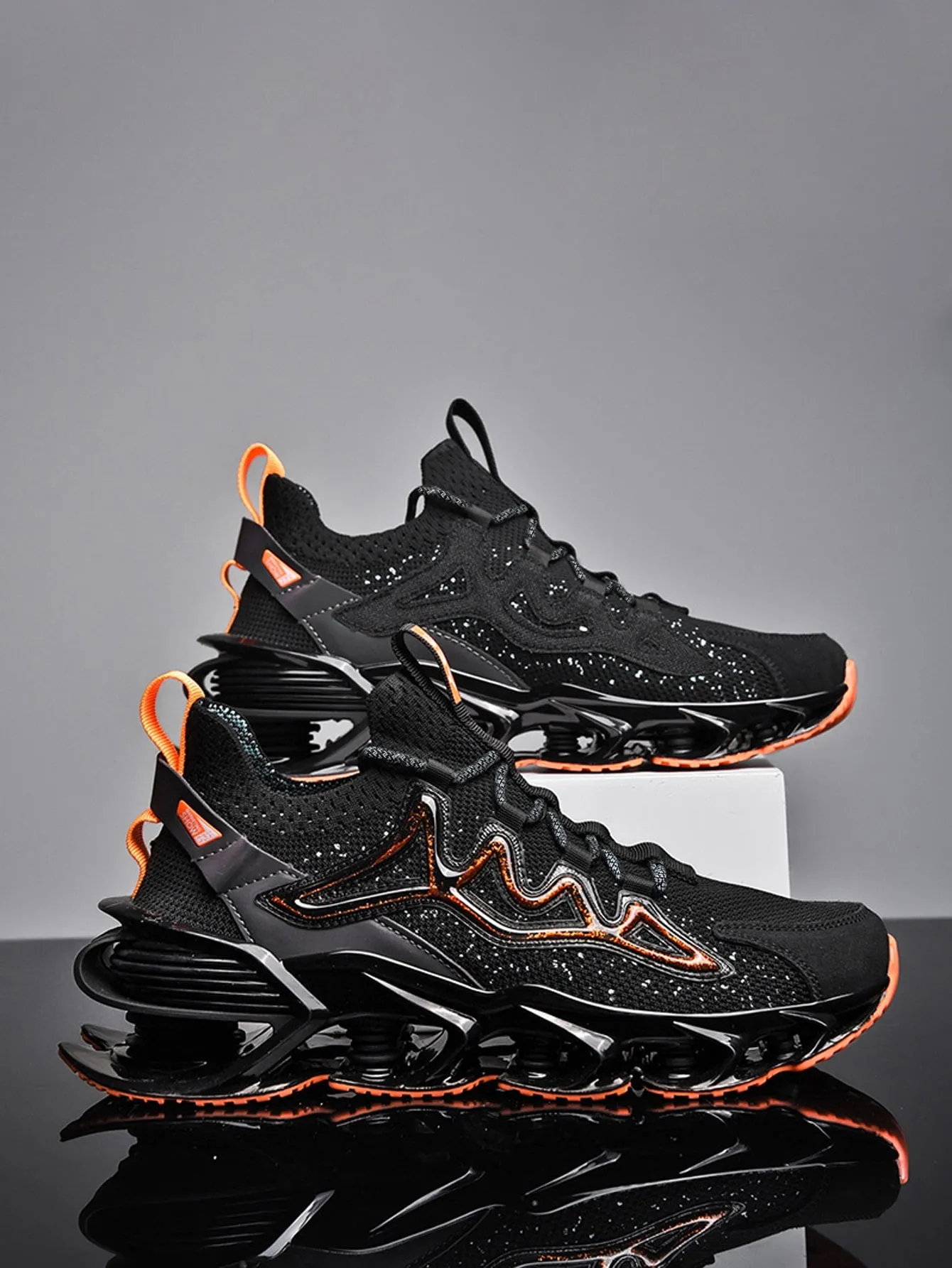 Men Colorblock Lace Up Decor Chunky Sneakers