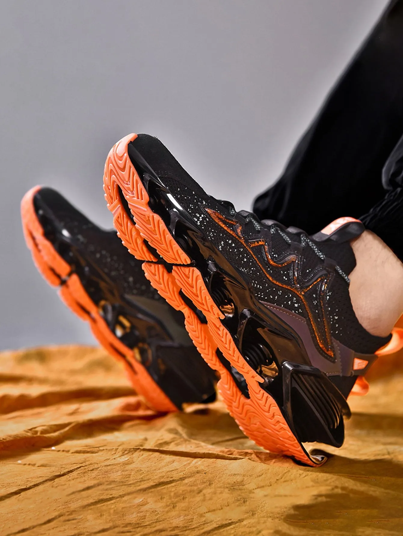 Men Colorblock Lace Up Decor Chunky Sneakers