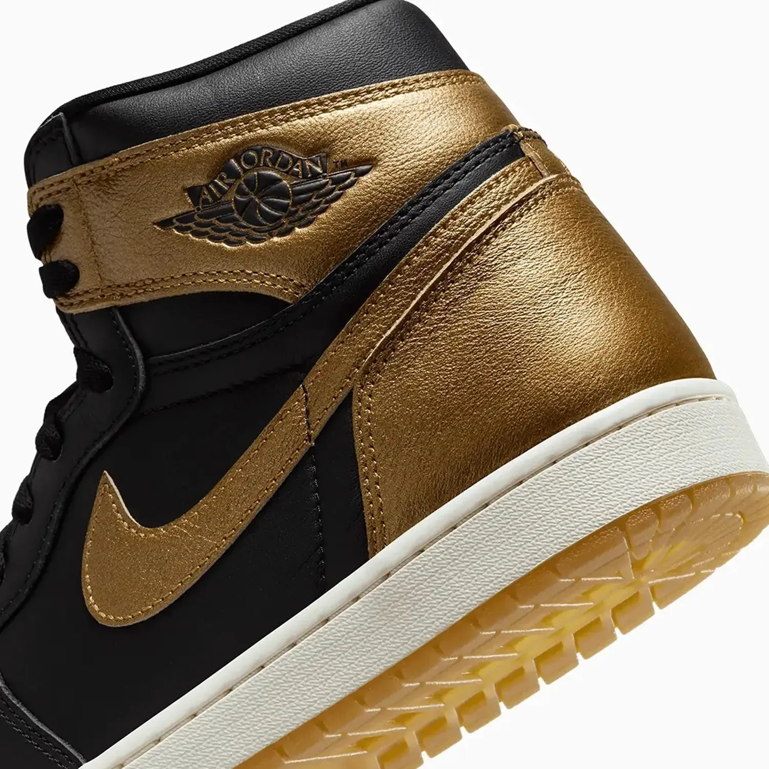Men's Air Jordan 1 Retro High OG "Black Metallic Gold"