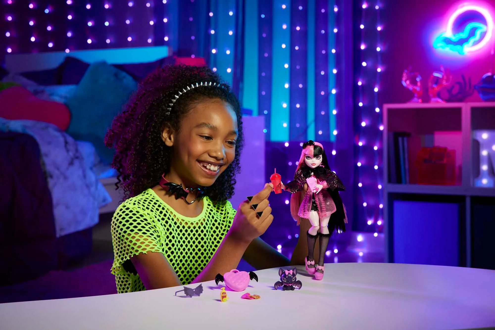 Monster High Draculaura Fashion Doll with Pink & Black Hair, Accessories & Pet Bat